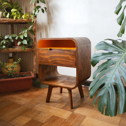 Velador Lamarr PRISMA en ambiente de dormitorio, acabado natural